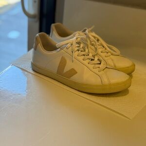 Veja esplar leather white sable